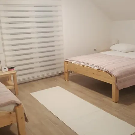 Guest house Pansion I Restoran ,, Pogled