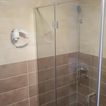 Pansion I Restoran ,, Pogled